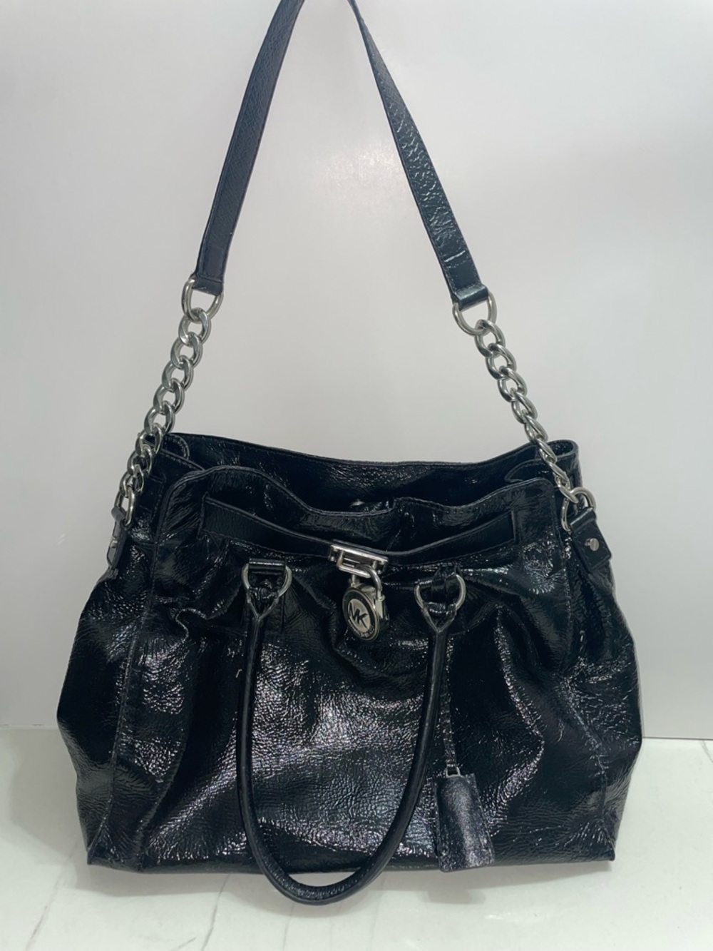 MICHEAL Michael Kors Silver-Tone Hardware Black Patent Leather Shoulder Bag